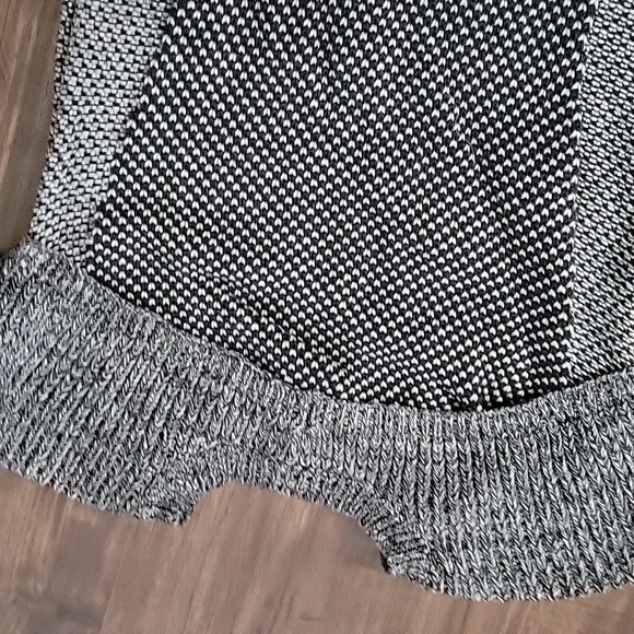 Ivivva sweater size 12 - Picture 8 of 9